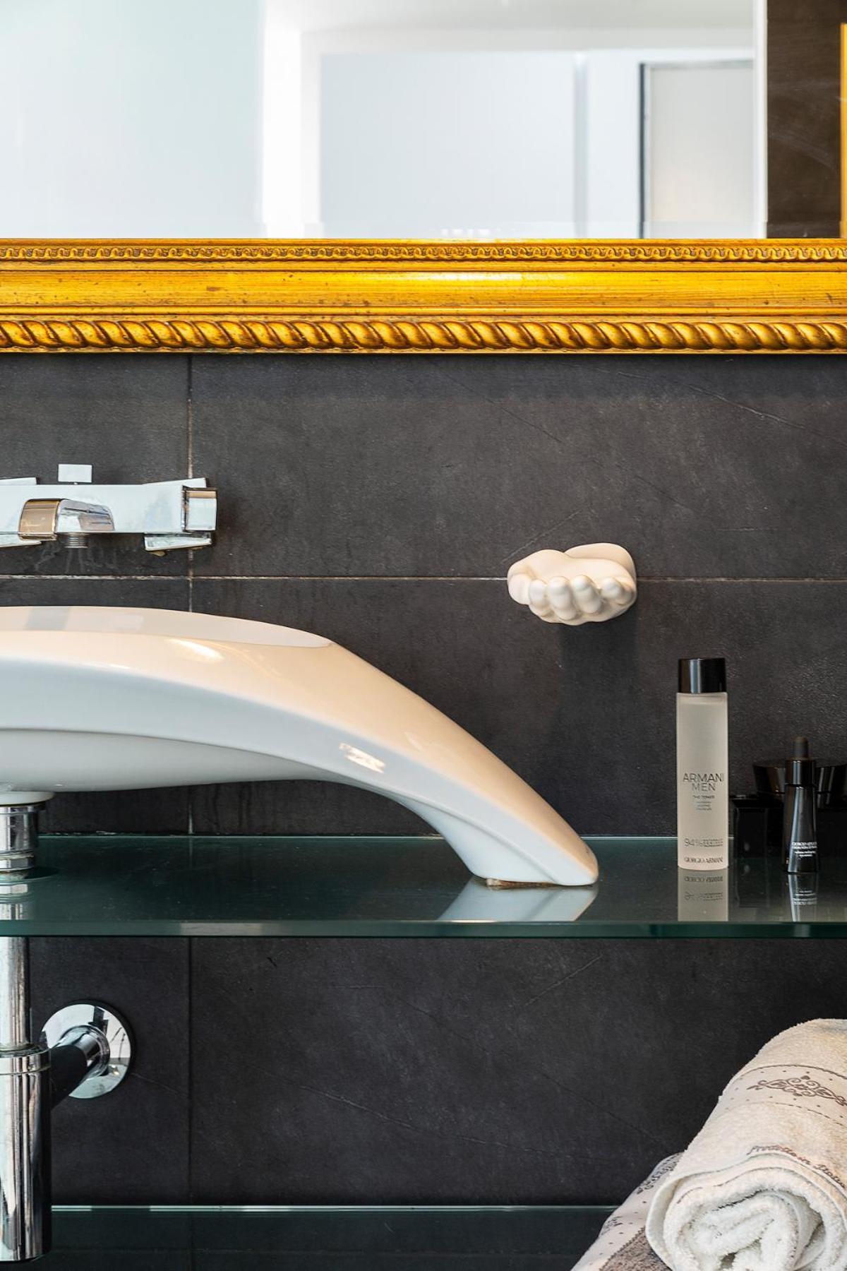 מילאנו The Boutique Houses - Iconic Suite In Galleria Duomo With Private Parking מראה חיצוני תמונה